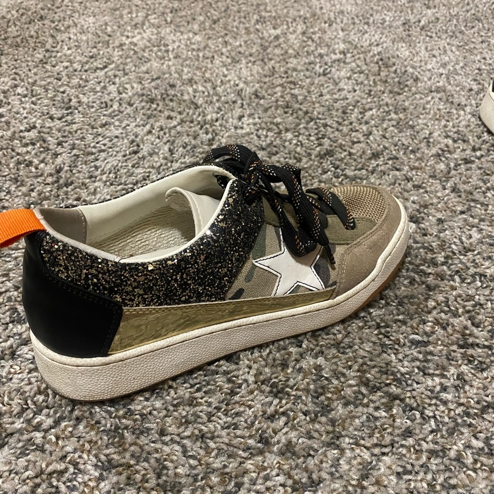 Steve Madden Camo Star Sneakers